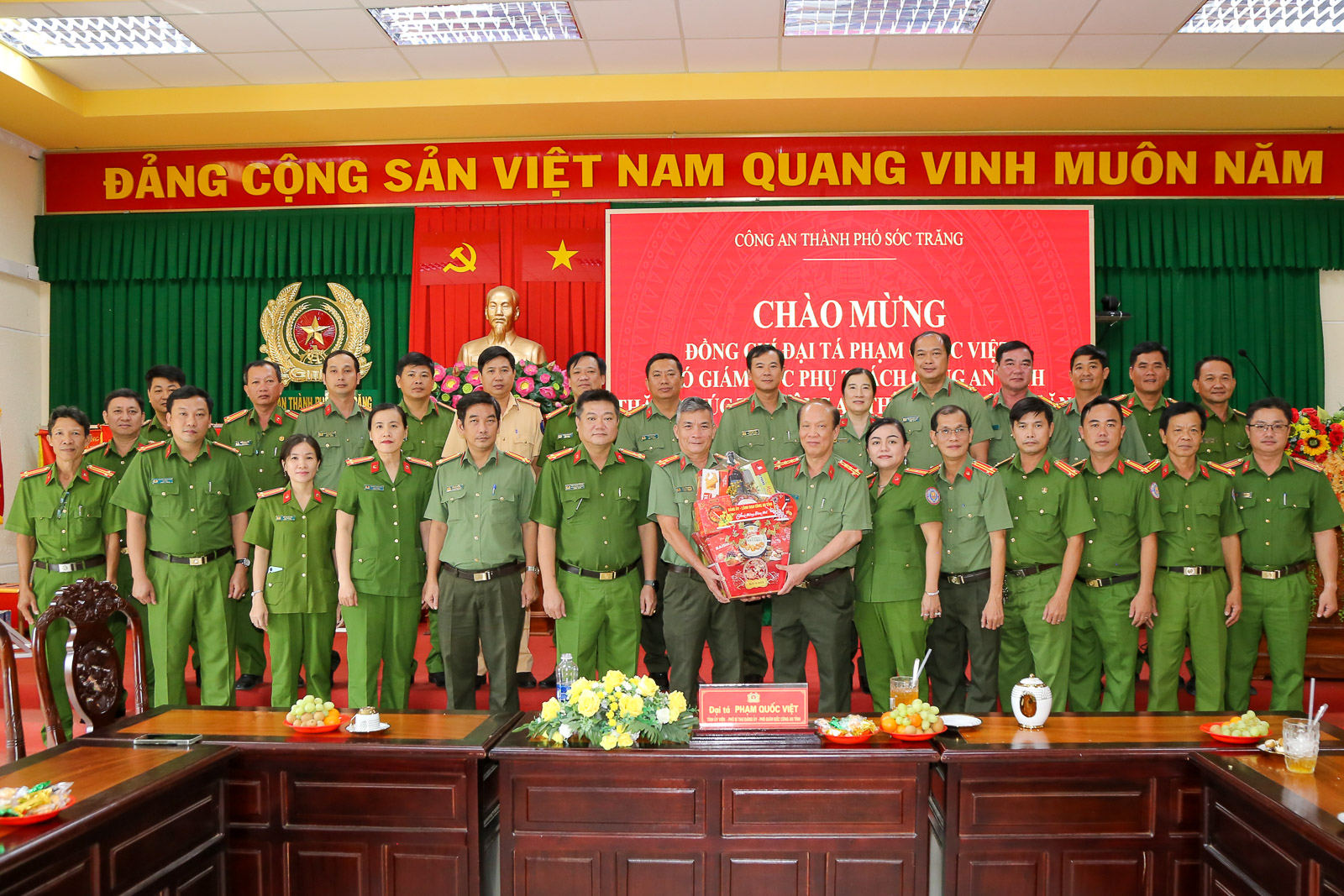 Đại tá Phạm Quốc Việt - Phó Giám đốc phụ trách Công an tỉnh: Thăm, chúc tết Nguyên đán Ất Tỵ 2025 các đơn vị, cán bộ hưu trí