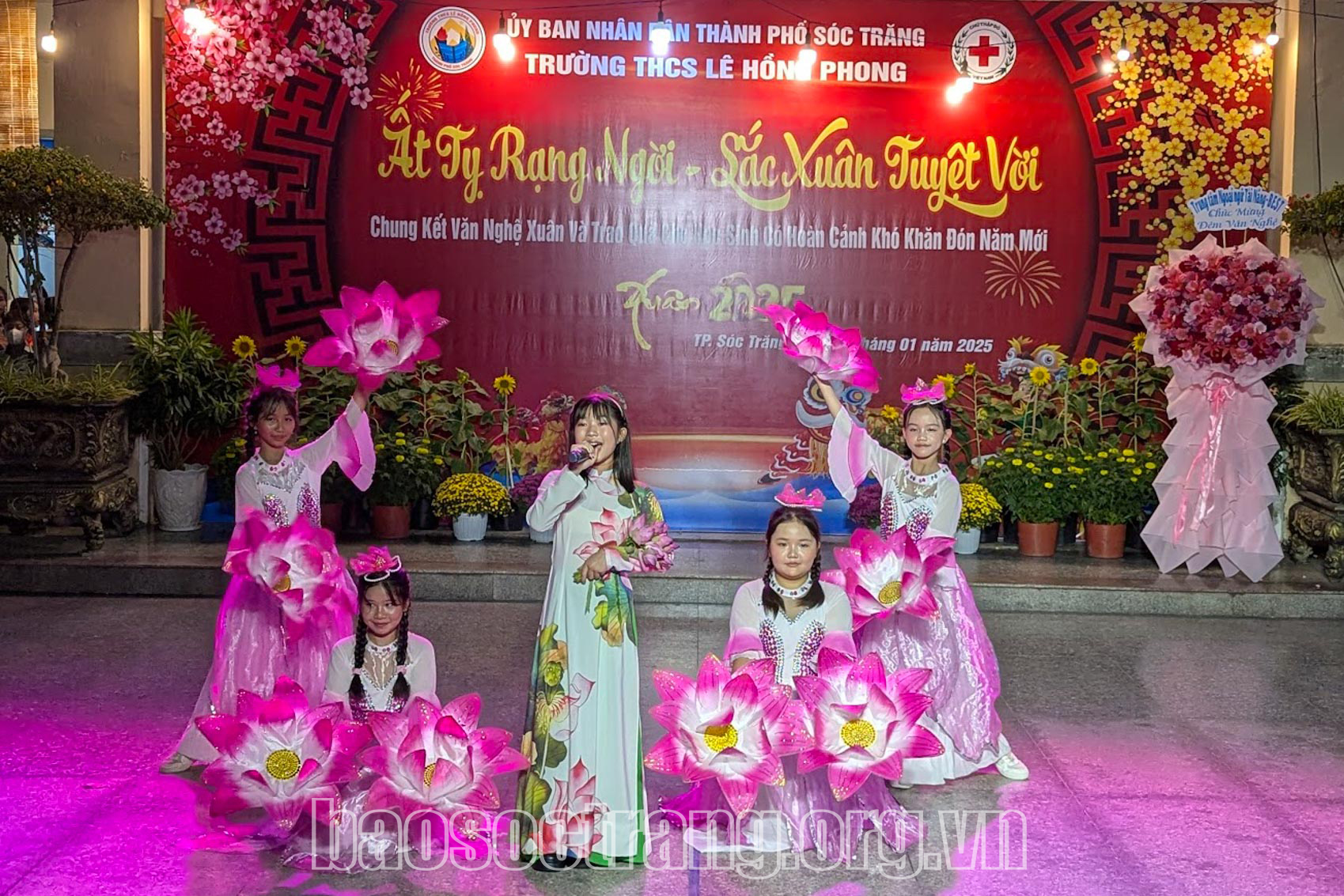 Sắc xuân trong trường học