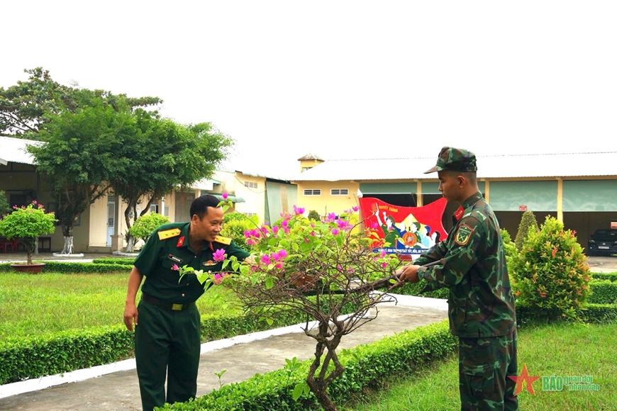 Quân khu 9: Hoa xuân khoe sắc đón Tết cổ truyền