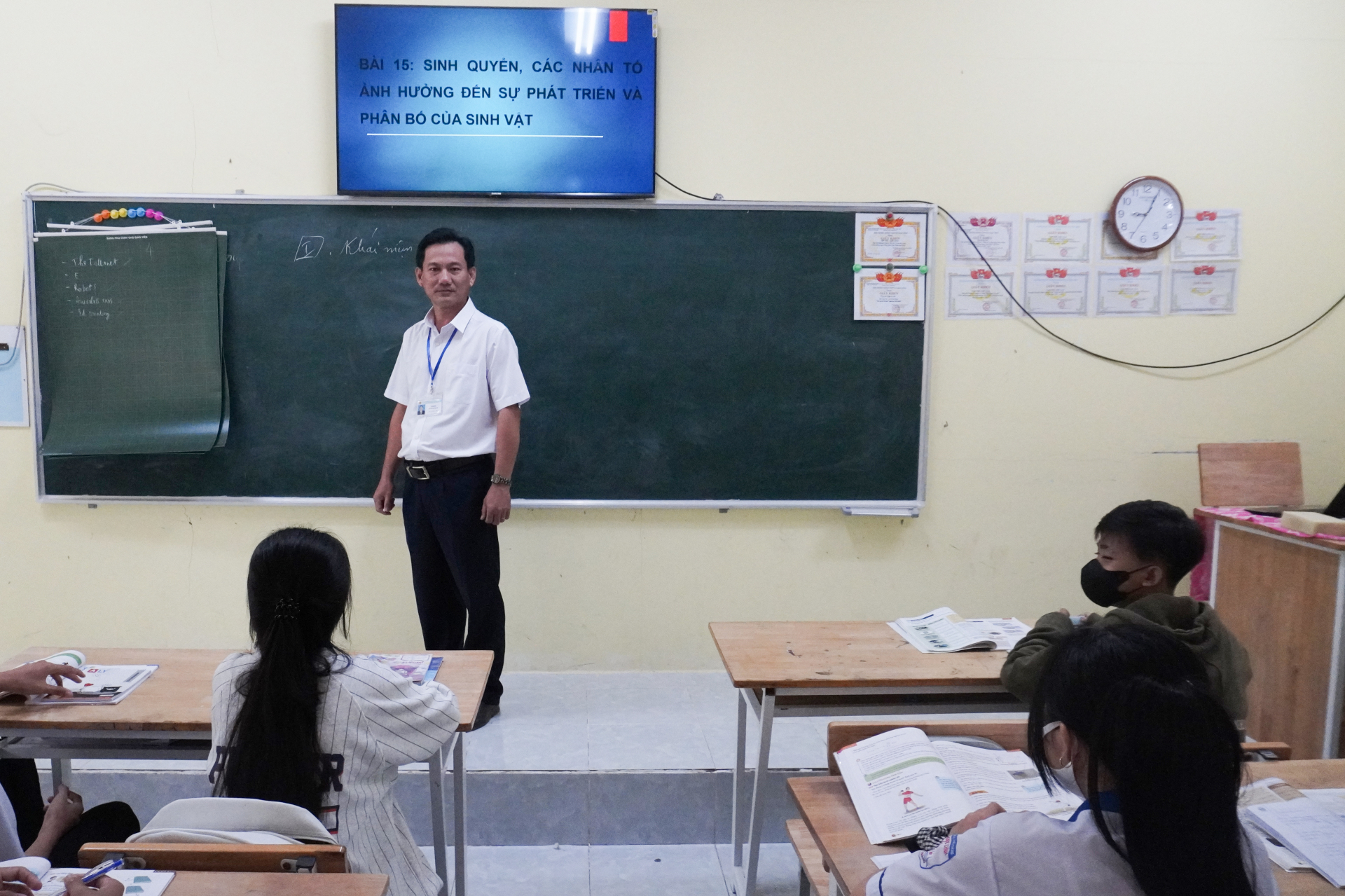 លោកគ្រូគំរូអស់ពីចិត្តនឹងការងារអប់រំ