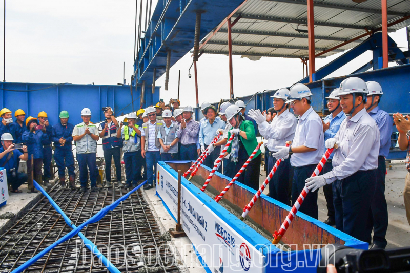 Cầu Đại Ngãi 2 kết nối đôi bờ sông Hậu, rộng lối đón tương lai