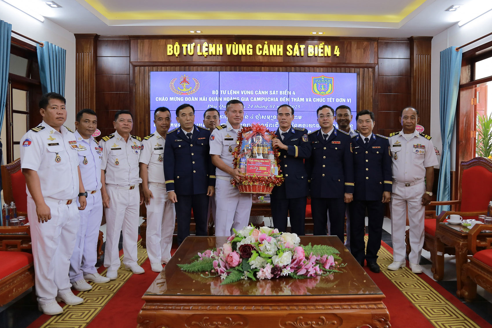 Hải quân Hoàng gia, Sở Chỉ huy Chiến thuật tiền phương, Cục Cảnh sát biển Campuchia thăm, chúc Tết Bộ Tư lệnh Vùng Cảnh sát biển 4