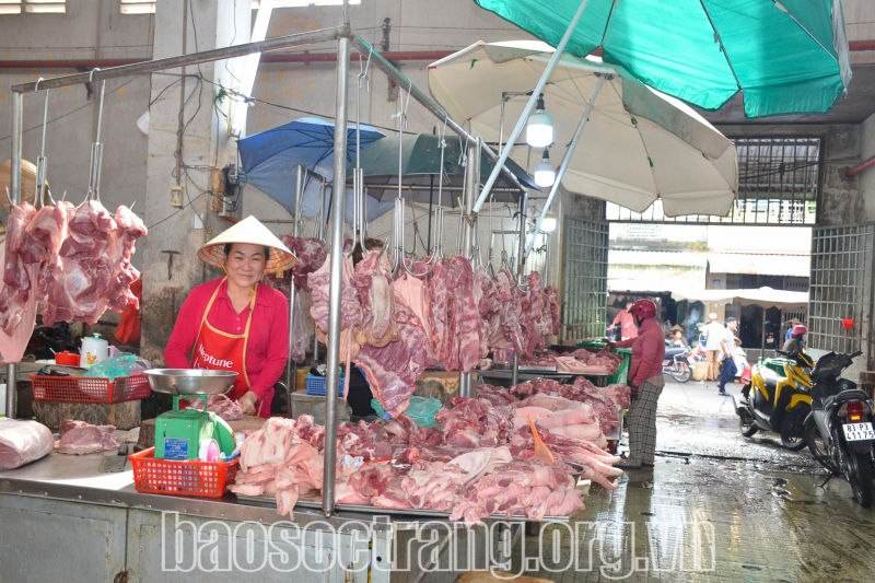 Giá thịt heo tại chợ truyền thống đạt mức gần 200.000 đồng/kg