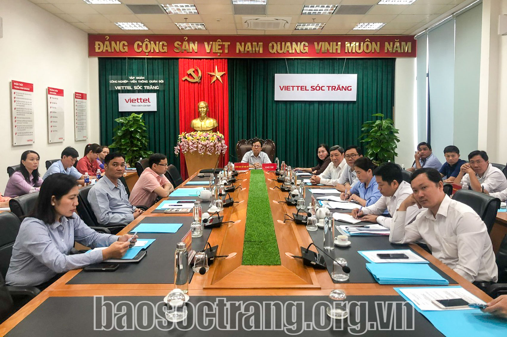 Trao đổi nghiệp vụ về việc xét tặng “Huy chương Thanh niên xung phong vẻ vang”