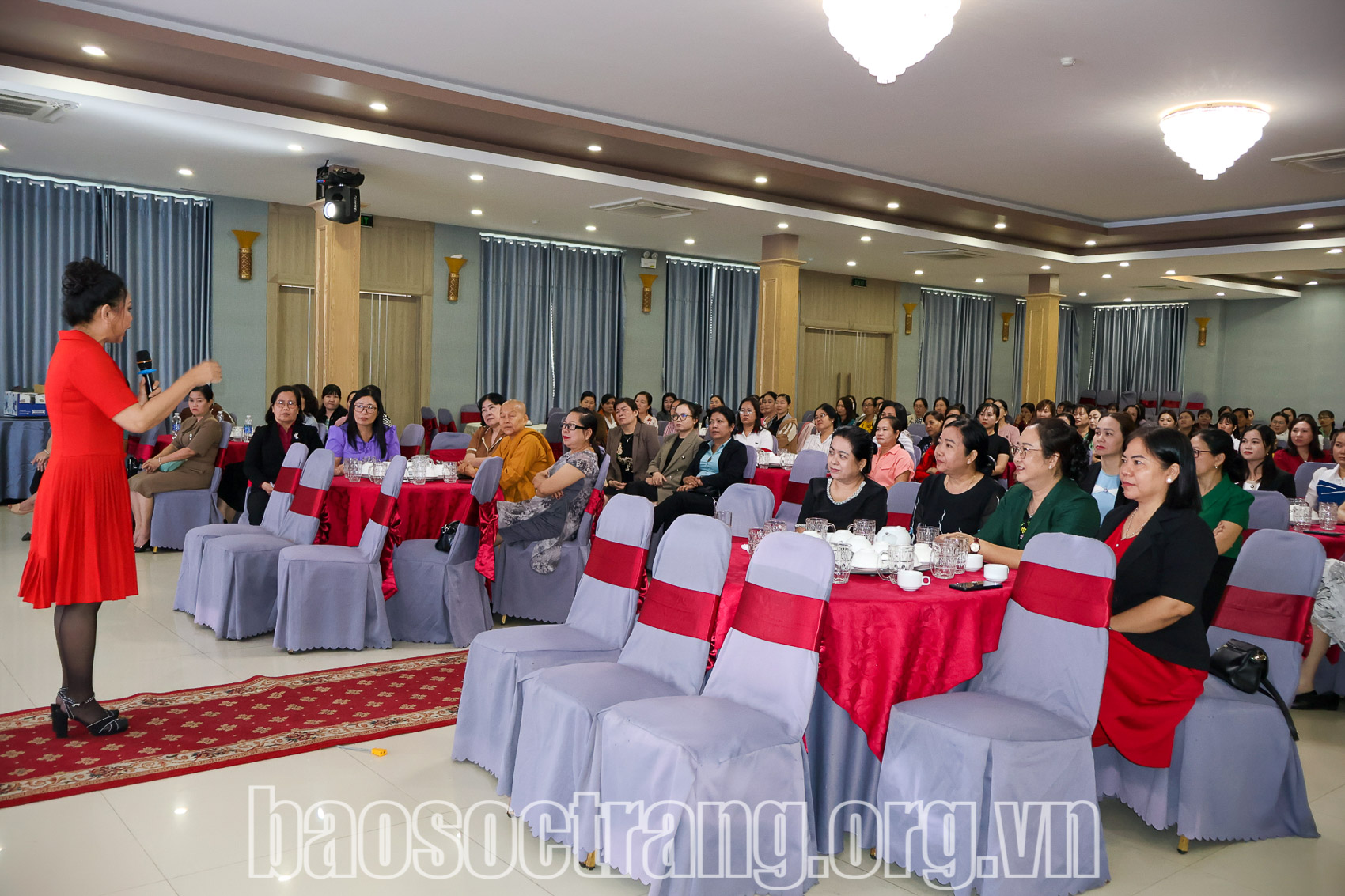 Giao lưu, chia sẻ chuyên đề “Kỹ năng giao tiếp và xây dựng phong cách thanh lịch”