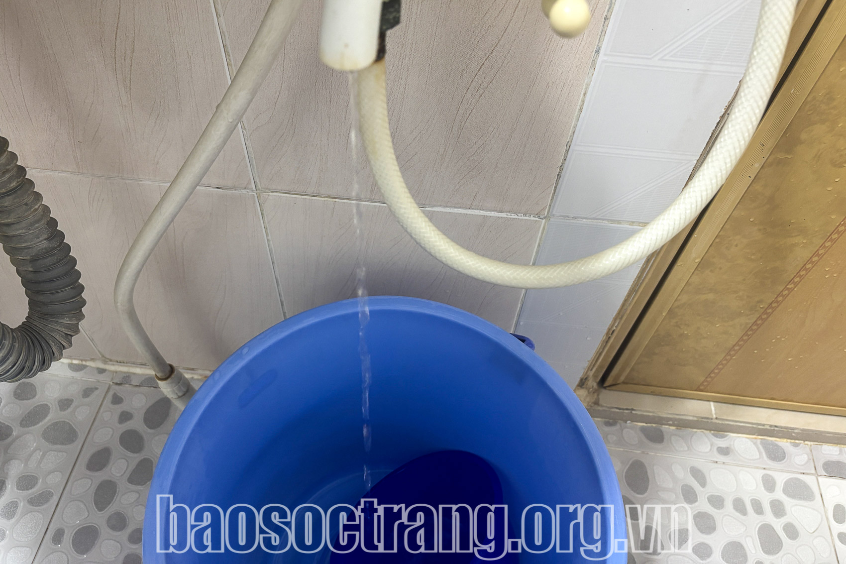 Người dân tại nhiều khu vực thành phố Sóc Trăng thiếu nước sử dụng