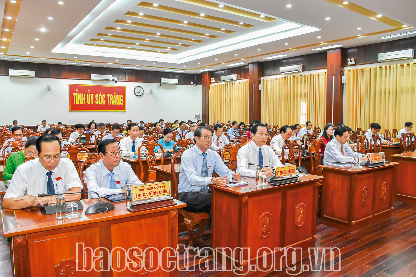 Qua các kỳ họp, cơ quan chức năng luôn lắng nghe kiến nghị của cử tri để có giải pháp giải quyết. Ảnh: SONG LÊ