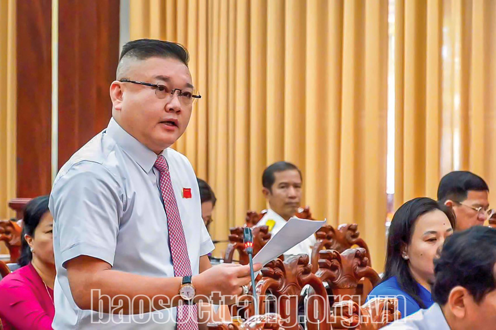 Đại biểu HĐND tỉnh Sóc Trăng phát huy trách nhiệm qua phiên chất vấn. Ảnh: SONG LÊ