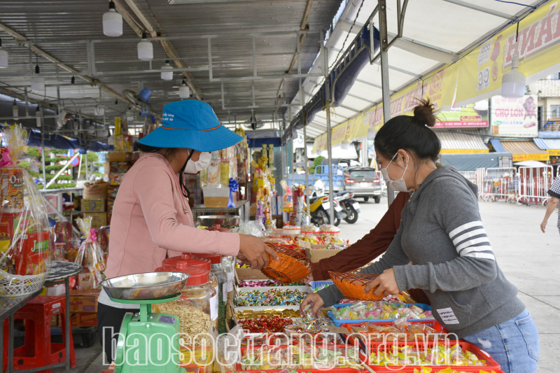 Rộn ràng chợ quê ngày Tết