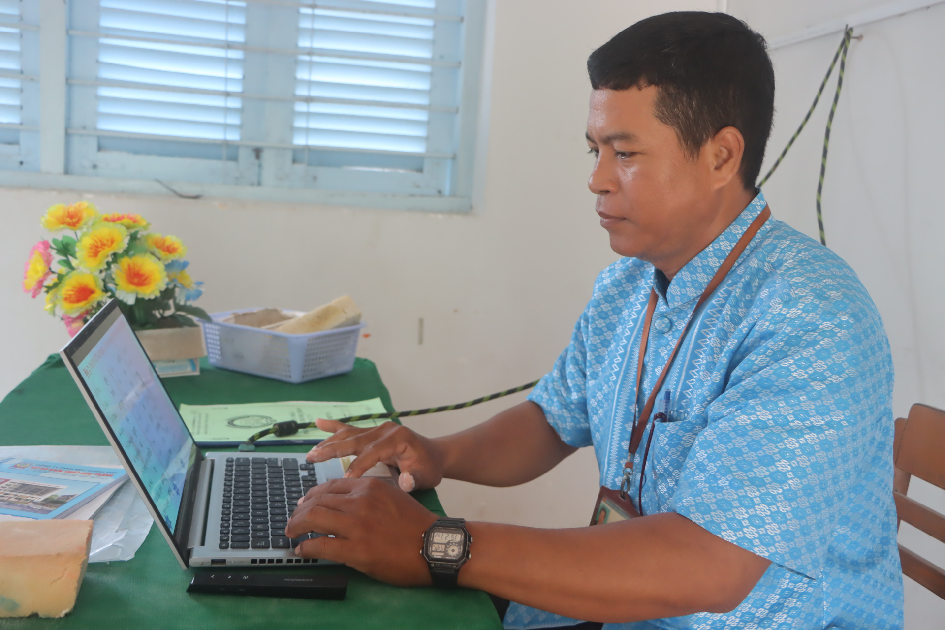 ដើម្បីសិស្សជាទីស្រឡាញ់