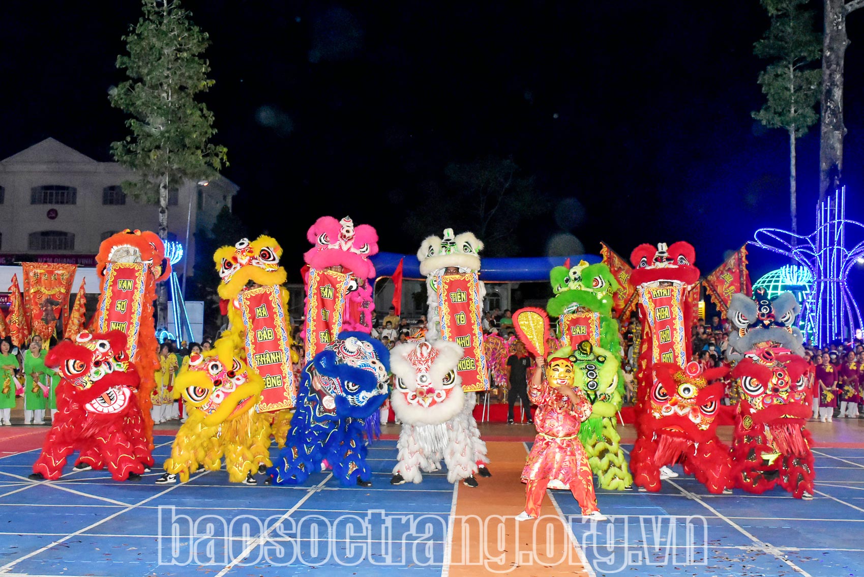 Tiếng trống rộn rã của lân - sư - rồng đón Tết