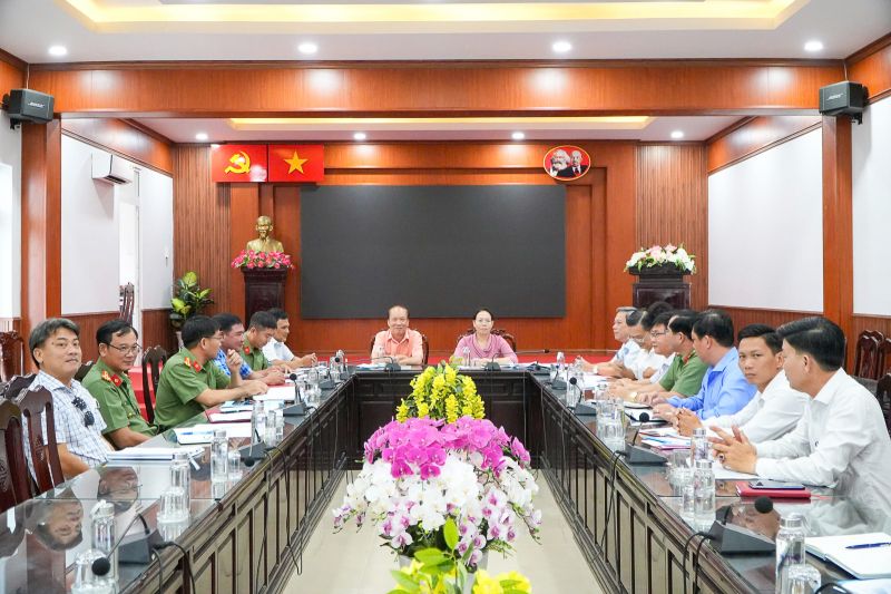 Lãnh đạo Công an tỉnh làm việc với Thường trực Thị ủy Ngã Năm về xây dựng trụ sở công an phường