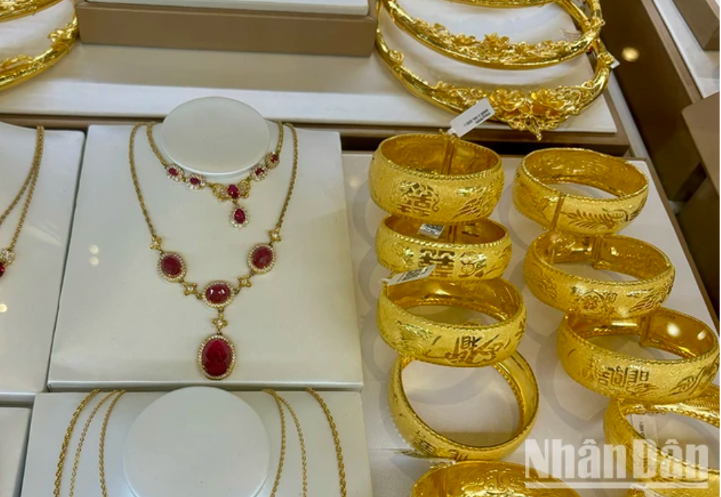 Giá vàng ngày 2/2: Giá vàng thế giới chốt tuần sát mức kỷ lục mới