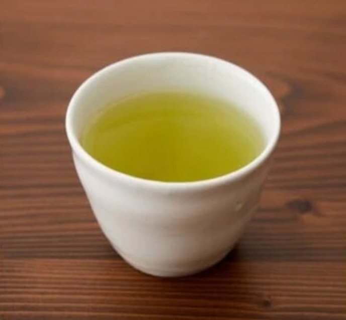 Có nên uống nước chè xanh thường xuyên?