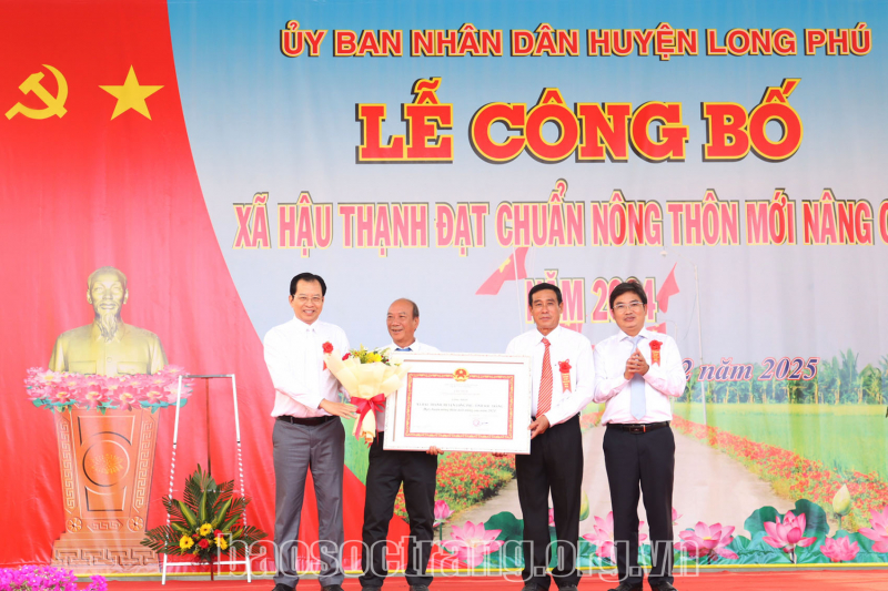 Xã Hậu Thạnh đón nhận bằng đạt chuẩn xã nông thôn mới nâng cao