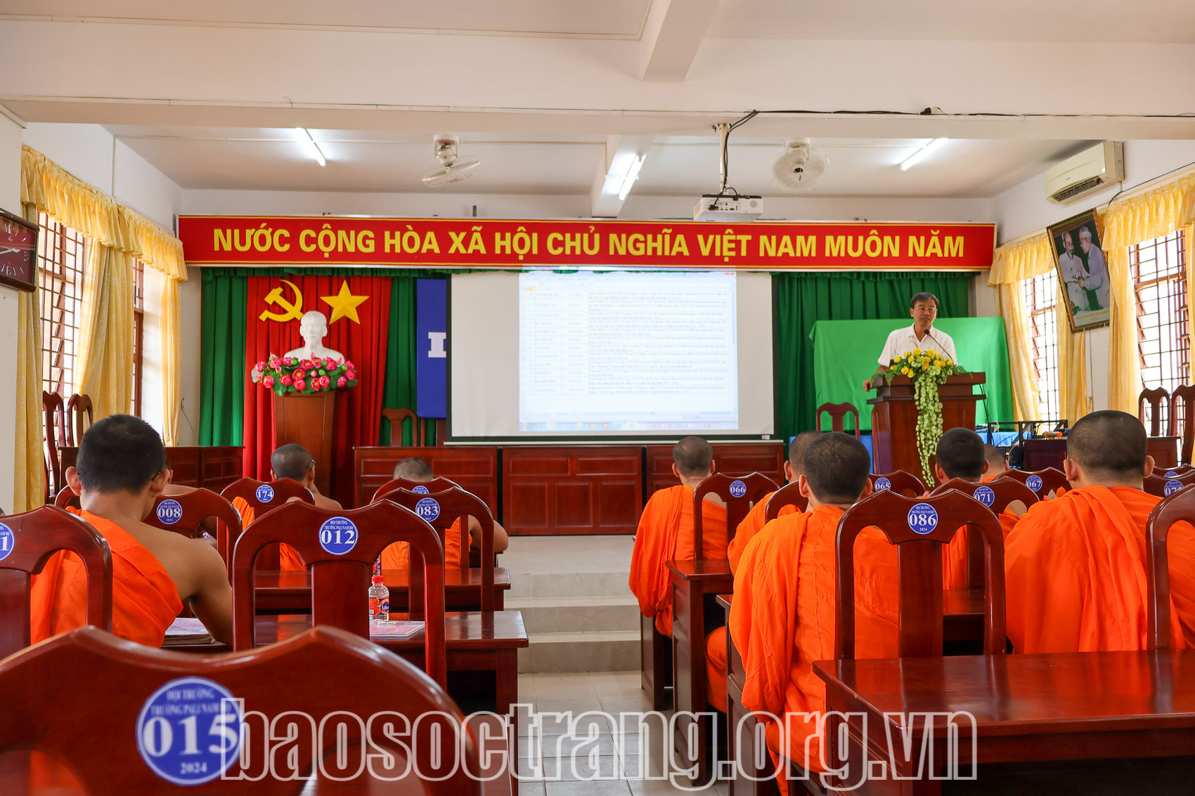 Truyền dạy văn học nghệ thuật dân gian truyền thống về sáng tác thơ ca Khmer