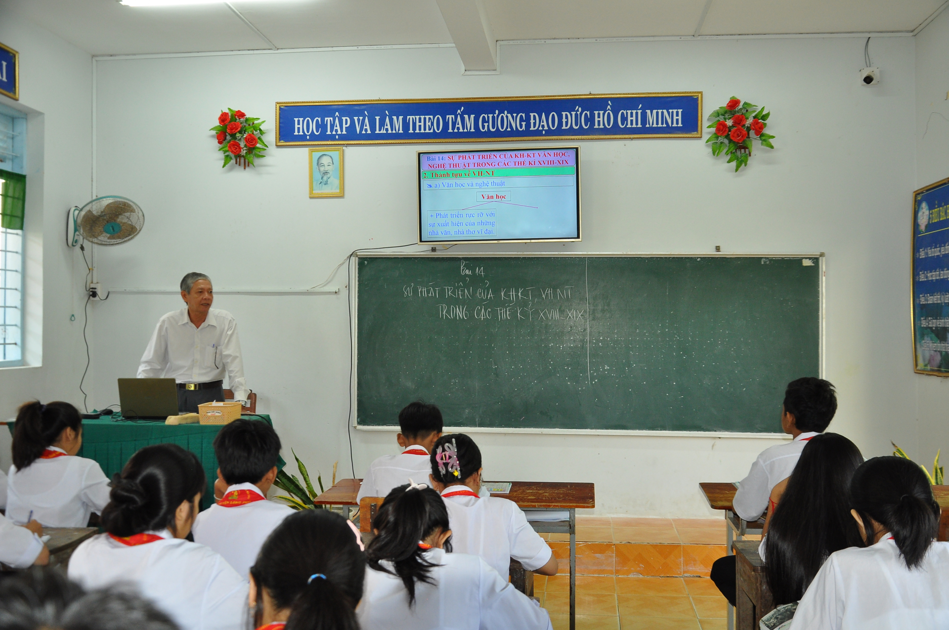 សាលាអនុវិទ្យាល័យជនជាតិអន្តេវាសិកឡុងភូចំណុចភ្លឺក្នុងការបង្វែរឌីជីថល