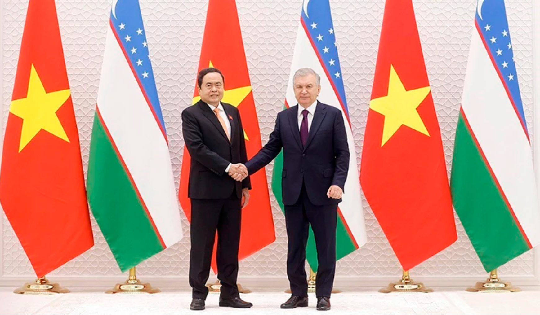 Chủ tịch Quốc hội Trần Thanh Mẫn hội kiến Tổng thống Uzbekistan