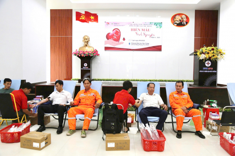 Hiến máu cứu người - nghĩa cử cao đẹp của nhân viên Công ty Điện lực Sóc Trăng