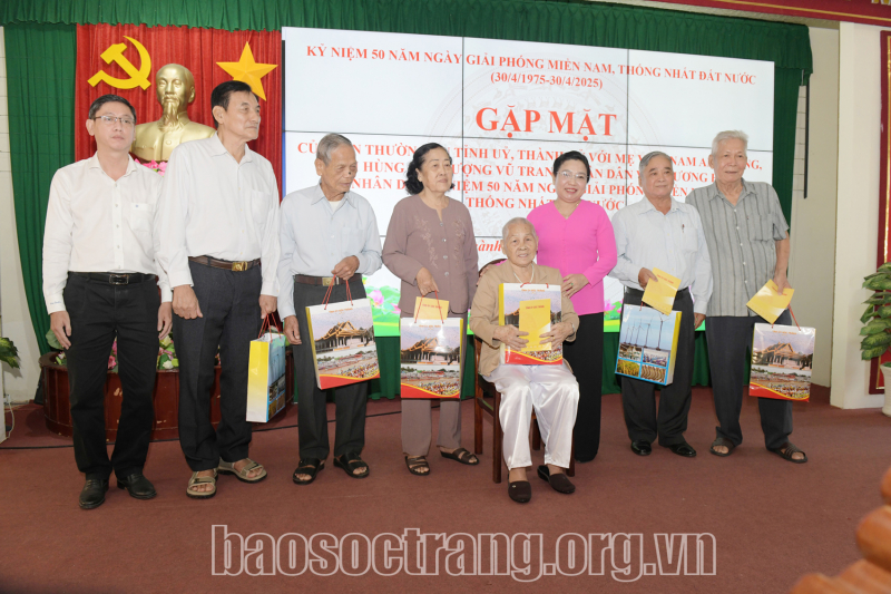 Thăm, tặng quà các Mẹ Việt Nam anh hùng, Anh hùng lực lượng vũ trang nhân dân và thương binh tại thành phố Sóc Trăng