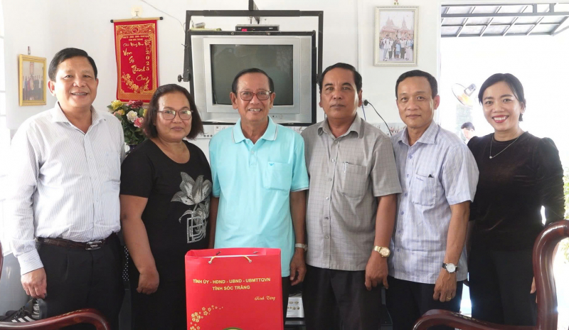 Đoàn cán bộ tỉnh Sóc Trăng chúc tết Chôl Chnăm Thmây trên địa bàn thị xã Vĩnh Châu