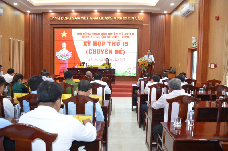 Thông qua nghị quyết về chủ trương sắp xếp đơn vị hành chính cấp tỉnh, cấp xã