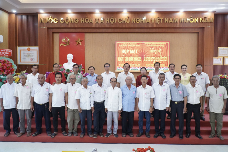 Huyện Mỹ Xuyên họp mặt mừng tết Chôl Chnăm Thmây năm 2025