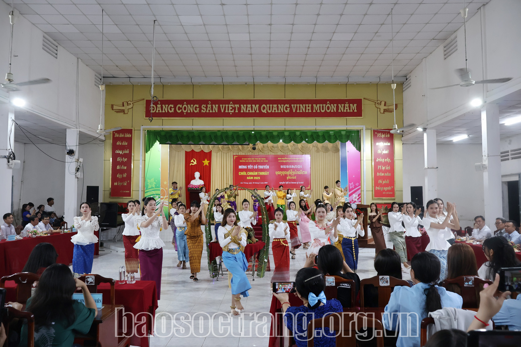 Trường Cao đẳng Cộng đồng Sóc Trăng họp mặt mừng tết Chôl Chnăm Thmây năm 2025