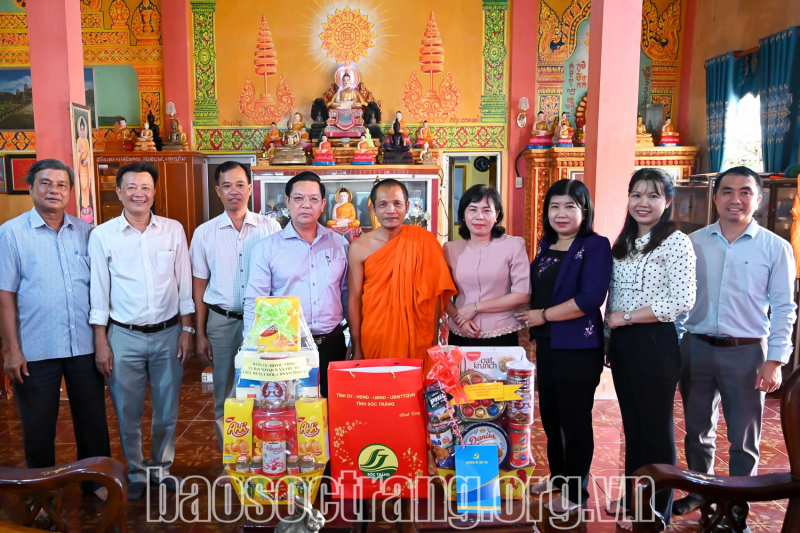 Thăm, chúc tết Chôl Chnăm Thmây năm 2025 tại chùa Bâng Kók