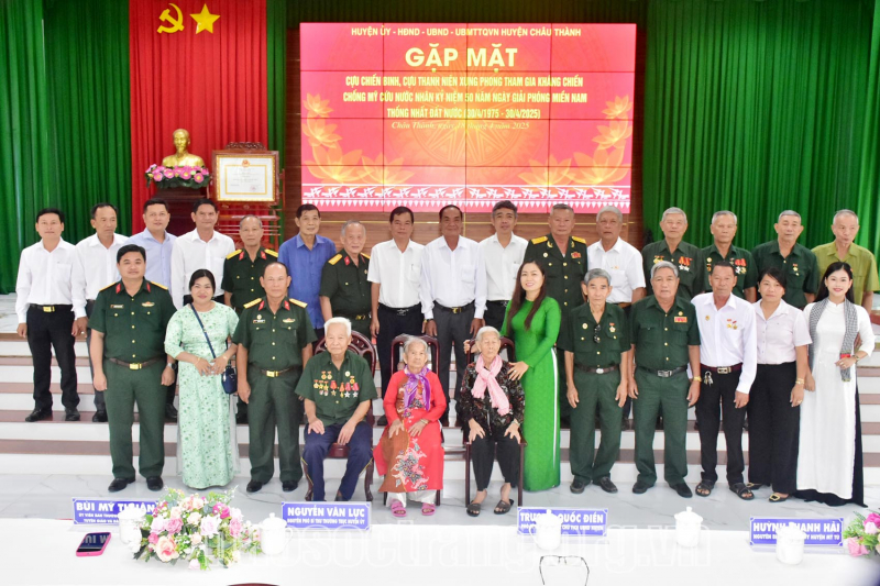 Gặp mặt cựu chiến binh, cựu thanh niên xung phong tham gia kháng chiến chống Mỹ cứu nước