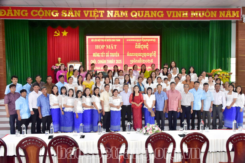 Họp mặt nữ cán bộ, công chức, viên chức trên địa bàn huyện Châu Thành nhân dịp tết Chôl Chnăm Thmây