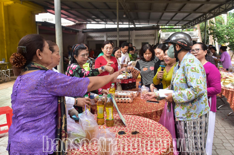 “Phiên chợ 0 đồng” - Ấm lòng người nghèo dịp tết Chôl Chnăm Thmây
