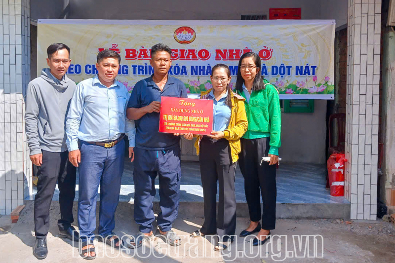 Hộ nghèo huyện Châu Thành phấn khởi đón tết Chôl Chnăm Thmây trong căn nhà mới