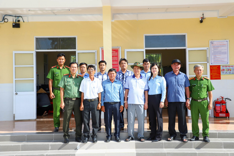 Nghiệm thu, bàn giao các công trình trụ sở công an xã