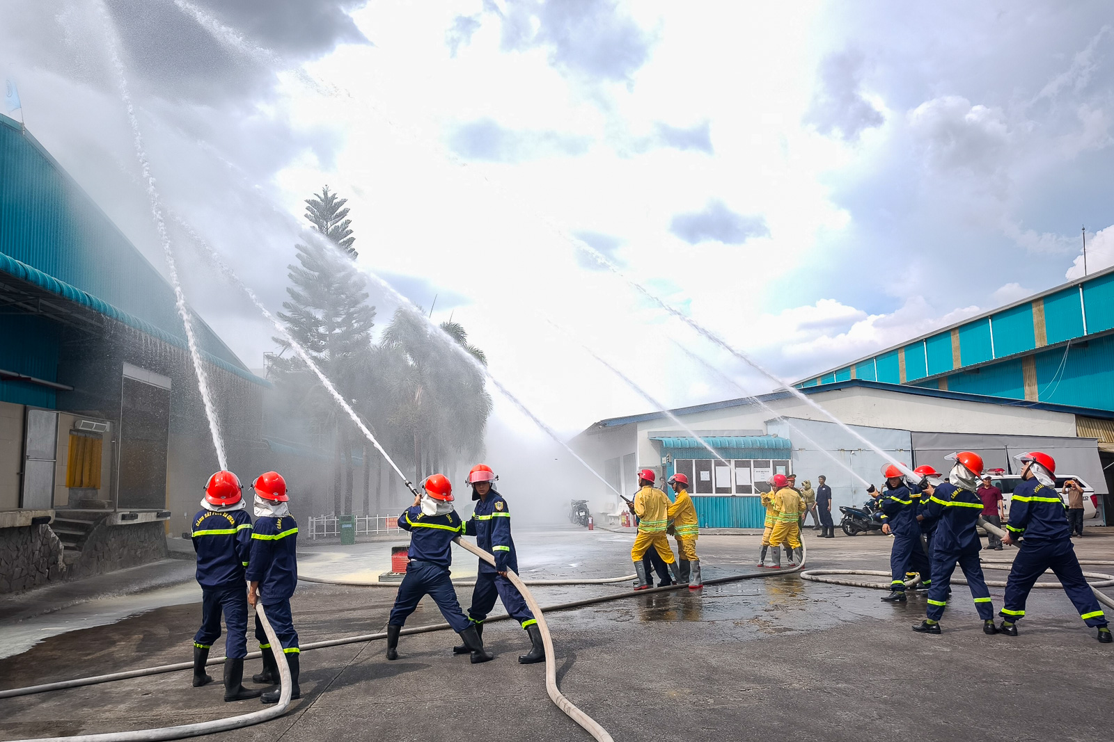 Thực tập phương án chữa cháy và cứu nạn, cứu hộ tại Công ty Tài Kim Anh và Công ty Thế Hệ Mới