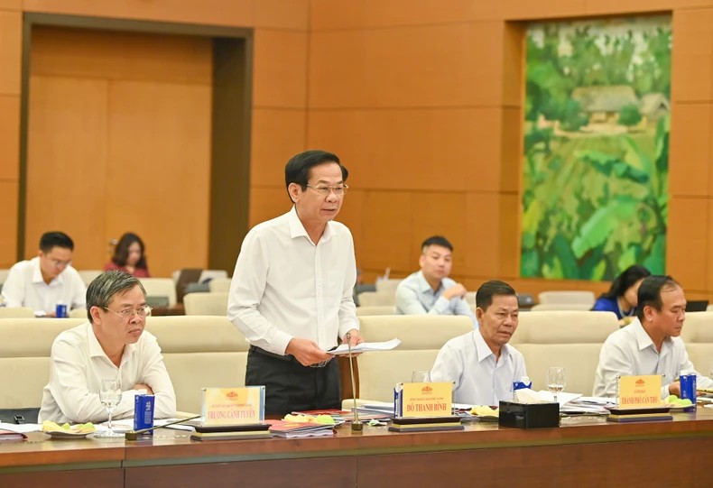 Bí thư Thành ủy Cần Thơ Đỗ Thanh Bình báo cáo tại buổi làm việc. (Ảnh: DUY LINH)