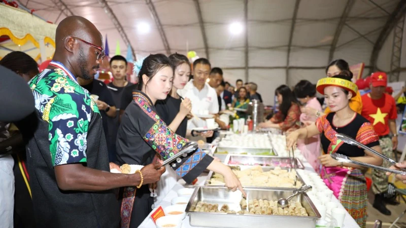 Lực lượng gìn giữ hòa bình Việt Nam giao lưu ẩm thực, văn hóa tại Phái bộ Liên hợp quốc
