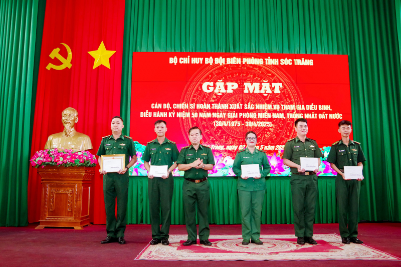 Bộ đội Biên phòng Sóc Trăng gặp mặt cán bộ, chiến sĩ hoàn thành nhiệm vụ diễu binh, diễu hành