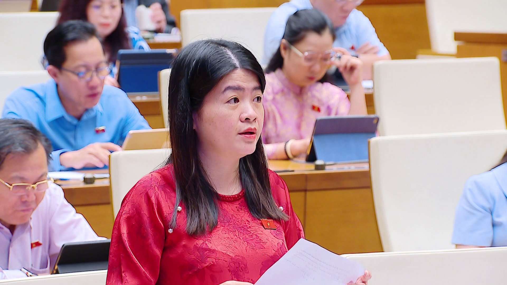 Đại biểu Quốc hội tỉnh Sóc Trăng đóng góp dự án Luật Ngân sách nhà nước (sửa đổi)