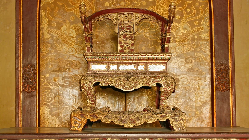 Ngai vàng thời Nguyễn: Chiếc ngai cuối cùng còn nguyên vẹn trước khi bị xâm hại