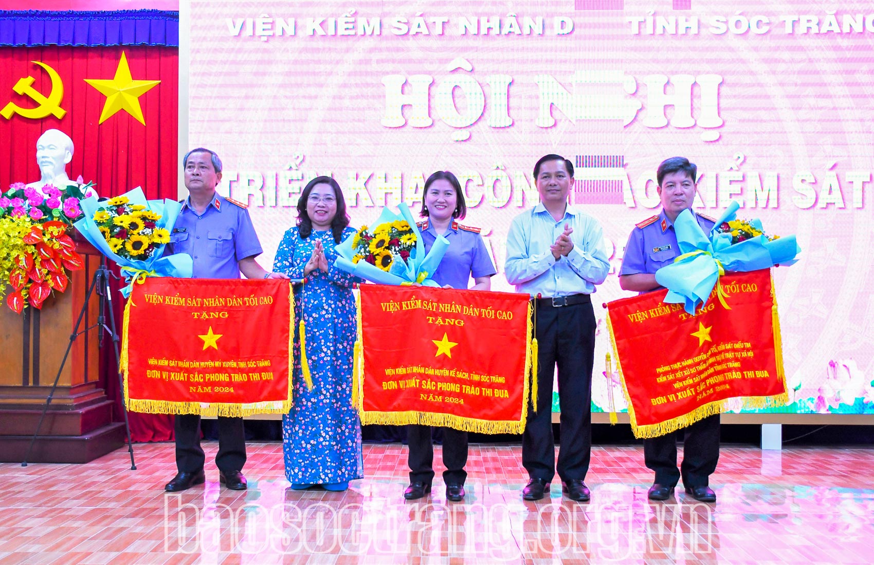 Nữ kiểm sát viên bản lĩnh đa mặt trận