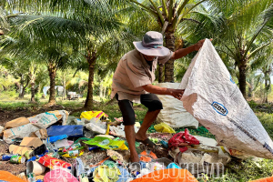 Nhọc nhằn nghề ve chai
