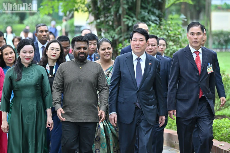 Chủ tịch nước Lương Cường và Tổng thống Sri Lanka Anura Kumara Dissanayaka thăm Khu di tích Chủ tịch Hồ Chí Minh