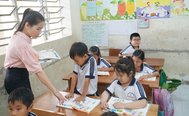 លើក​កម្ពស់​គុណ​ភាព​បង្រៀន​វិញ្ញា​សា​ភា​សា​ជន​ជាតិ​ភាគ​តិច