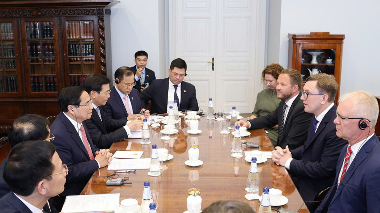 Thủ tướng Chính phủ Phạm Minh Chính hội đàm với Thủ tướng Estonia Kristen Michal (Ảnh: Dương Giang/TTXVN).