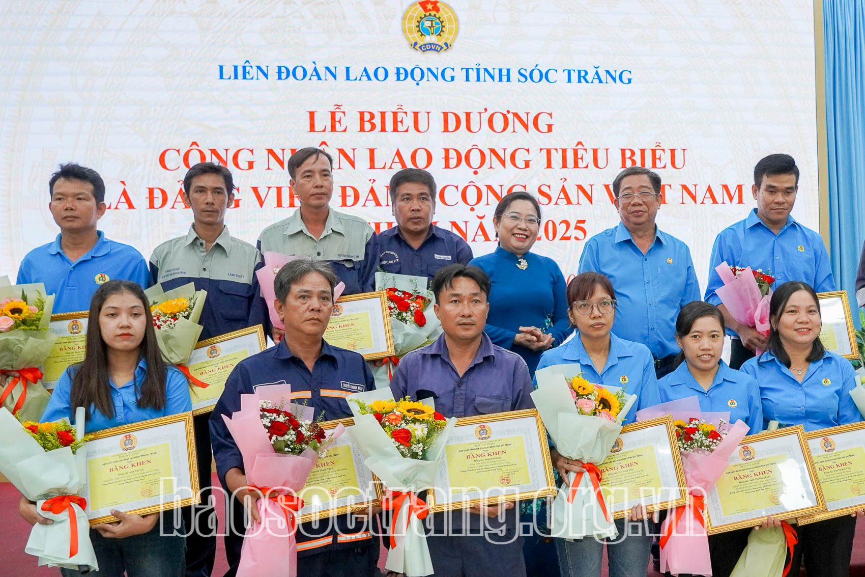 Biểu dương 50 công nhân lao động tiêu biểu là đảng viên