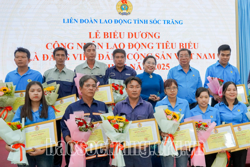 Biểu dương 50 công nhân lao động tiêu biểu là đảng viên