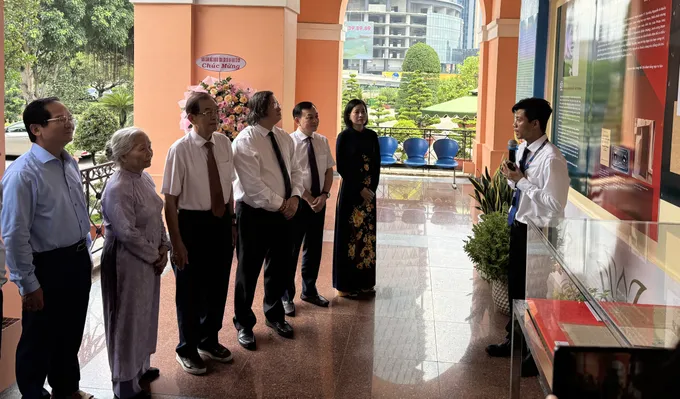 Khai mạc trưng bày chuyên đề “Chủ tịch Hồ Chí Minh - Người sáng lập Báo chí cách mạng Việt Nam”