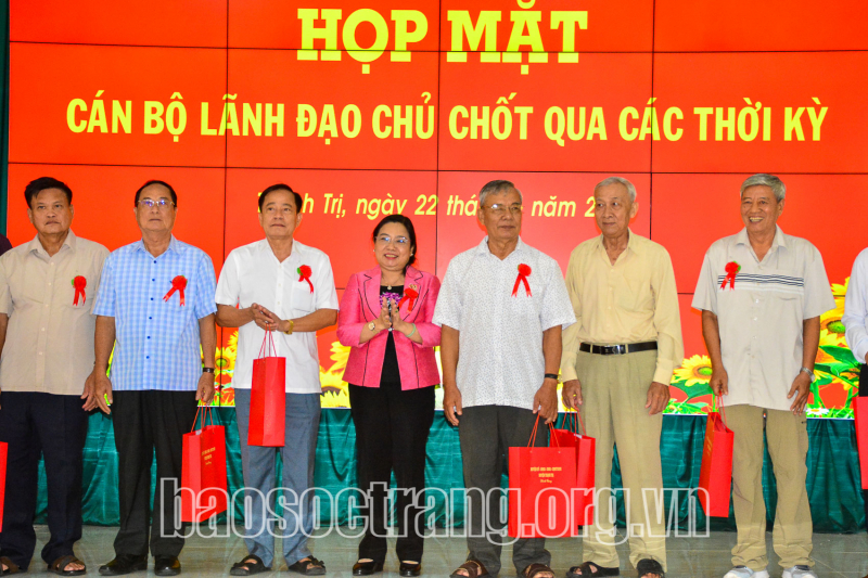 Huyện Thạnh Trị họp mặt cán bộ hưu trí 6 tháng đầu năm 2025