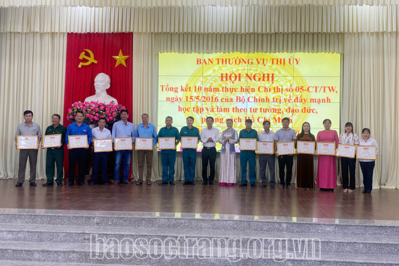 Thị xã Vĩnh Châu tổng kết 10 năm thực hiện Chỉ thị số 05-CT/TW